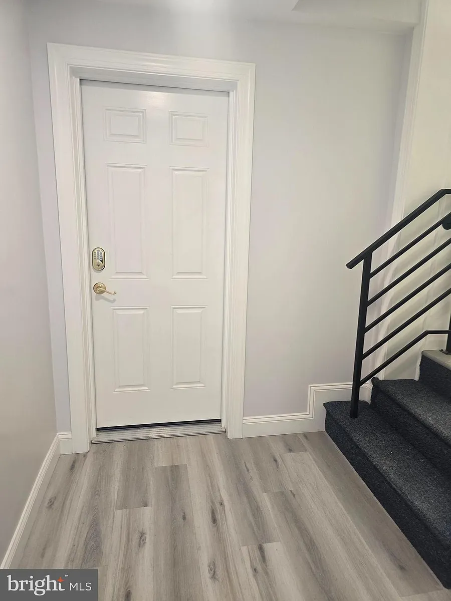Building Photo - 5925 Ridge Ave #2F