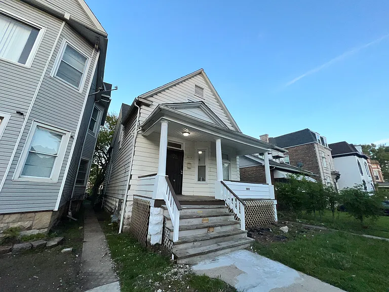12015 S Stewart Ave — Photo 3