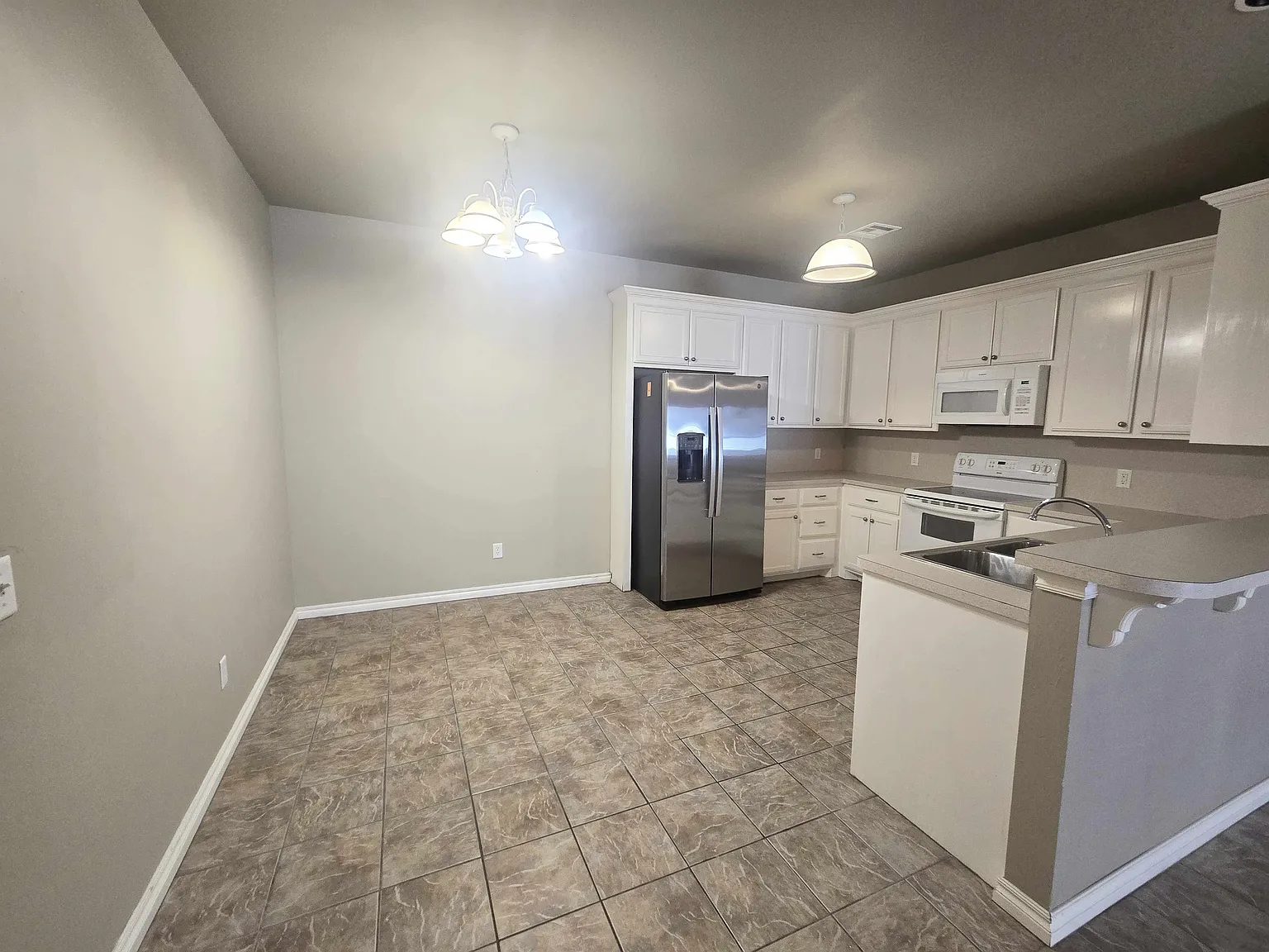 3 bed, 1410 sqft, $1,600 — Photo 4
