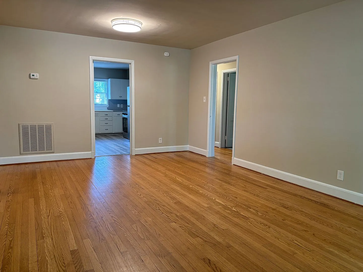 Freshly Updated 2 Bedroom Apartment Near UNCG! — Photo 3