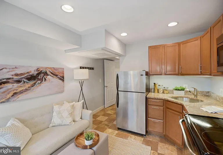 518 Hobart Pl NW #1 — Photo 2