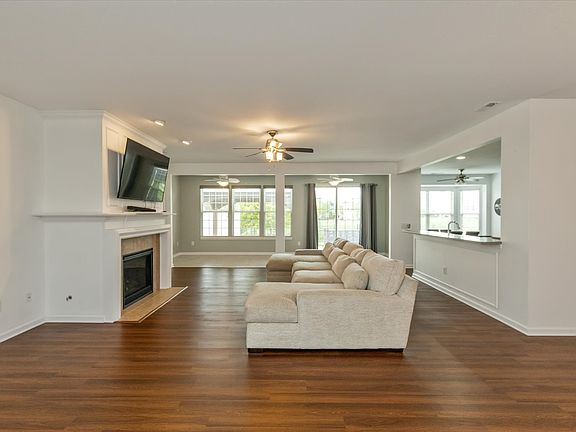 2nd image of 740 King Fisher Dr