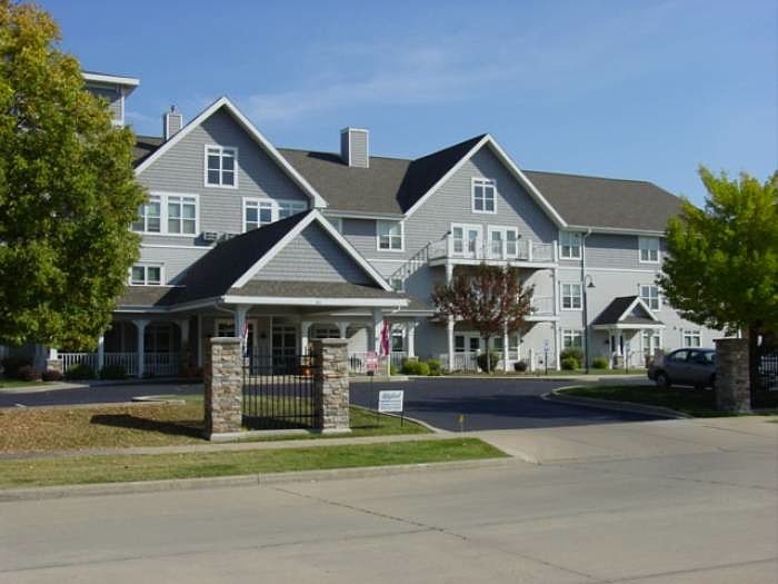 Building at 680 Oak St.