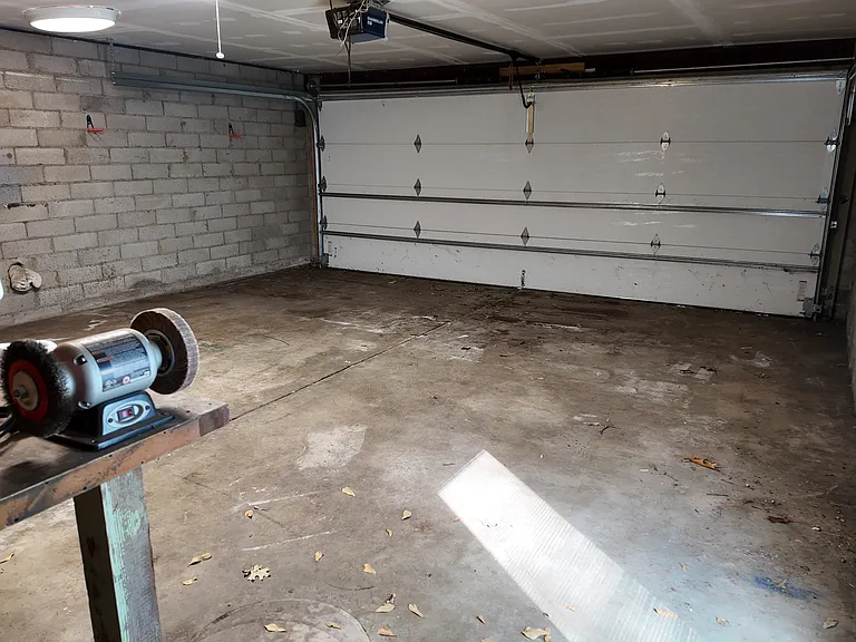 1251 E 31st Ct — Photo 35