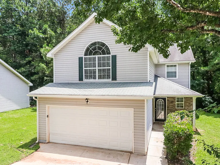 4125 Clarks Trl — Photo 1