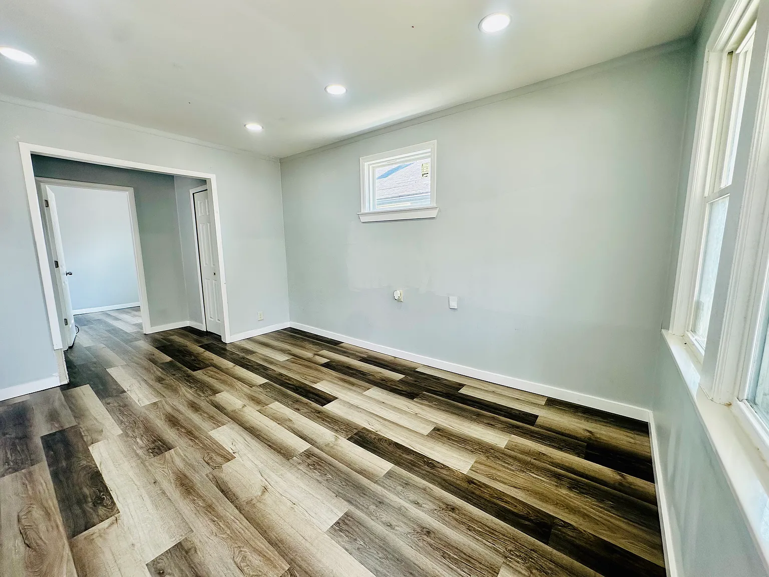 3 bed, 1000 sqft, $1,450 — Photo 2