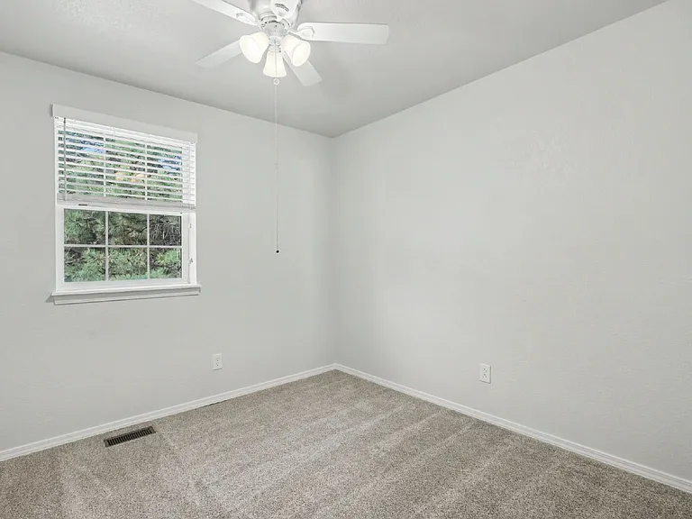 1430 Tamarisk Dr — Photo 18