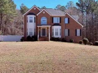 135 Gladys Ln, Fayetteville, GA 30215