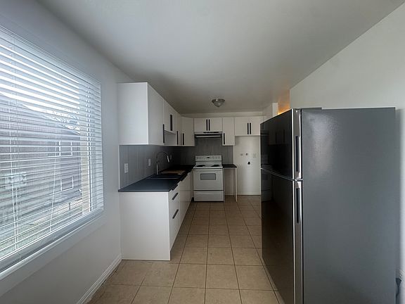 3rd image of 2530 S Parkcrest Dr