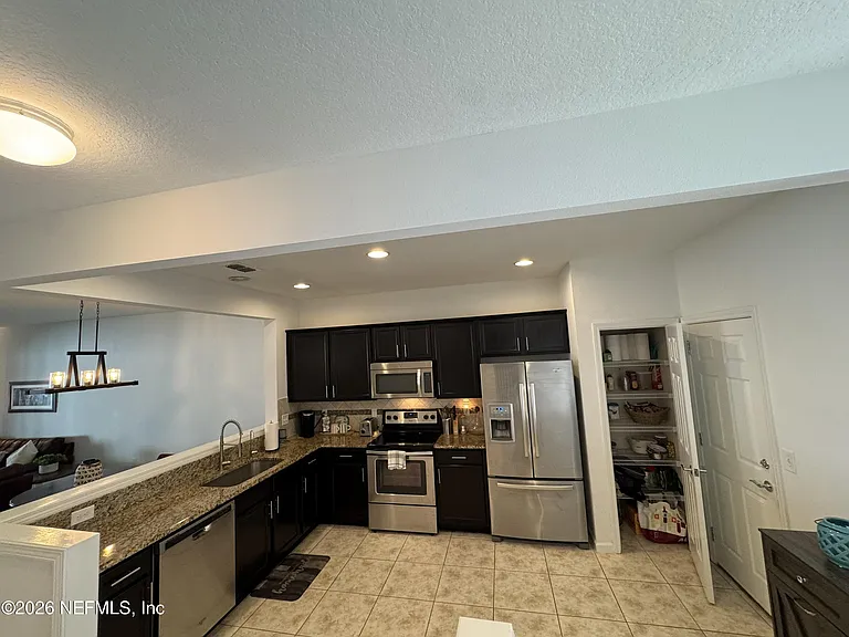 6789 Roundleaf Dr — Photo 4