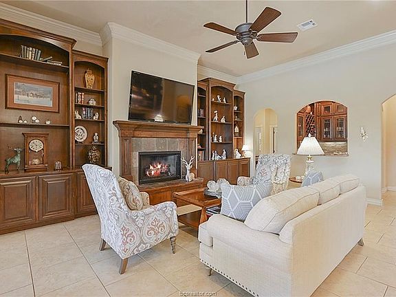 3rd image of 1306 Mission Hills Dr