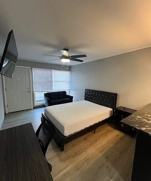 401 Smith St #C1 — Photo 9