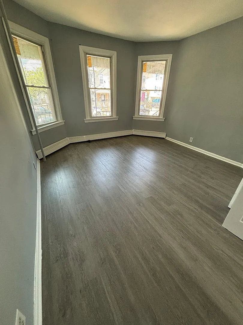 Building Photo - 203 3rd St