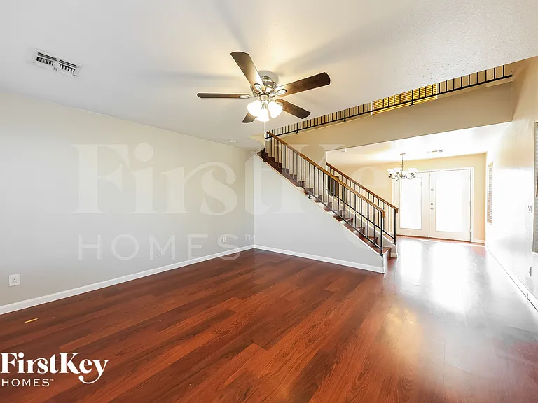 12807 W Voltaire Ave — Photo 2