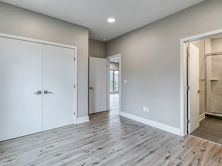 Brand New Luxury Apartments — Photo 15