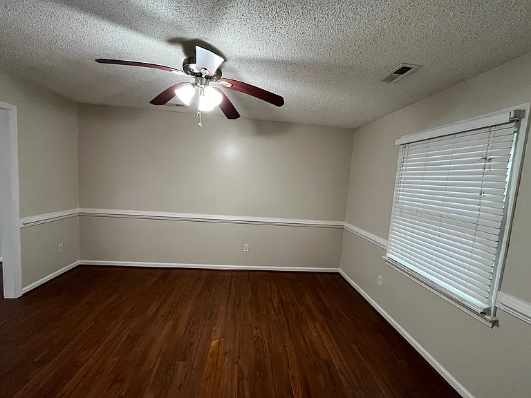 3920 Sherman Oaks Ave — Photo 4