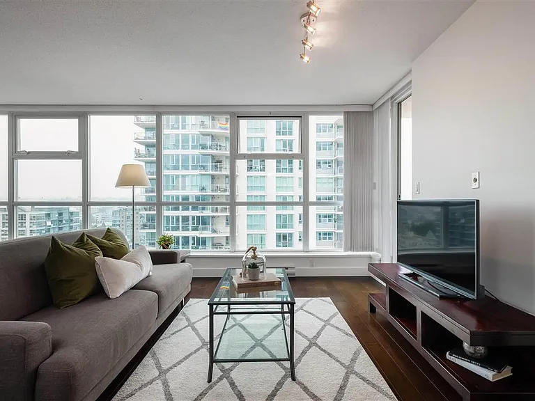 125 Milross Ave — Photo 15