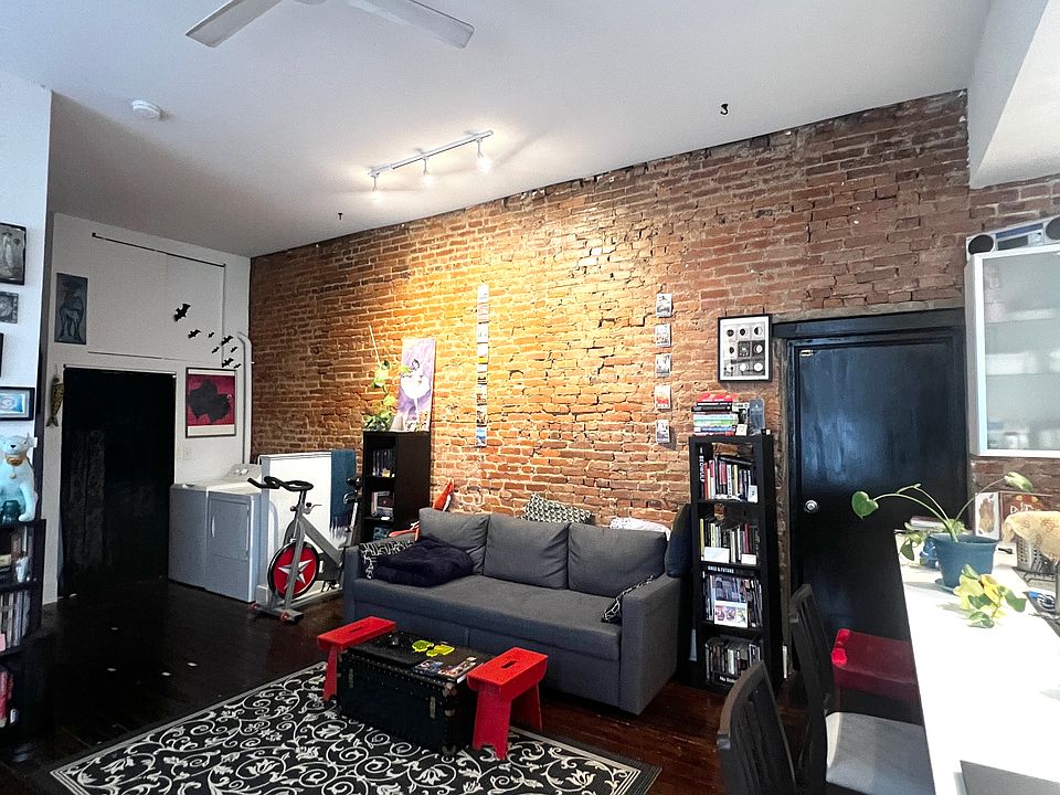 Living room (high ceilings) 
Exposed brick
Hardwood floors