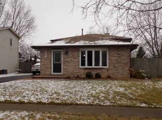 2401 Kerry Winde Dr, New Lenox, IL 60451
