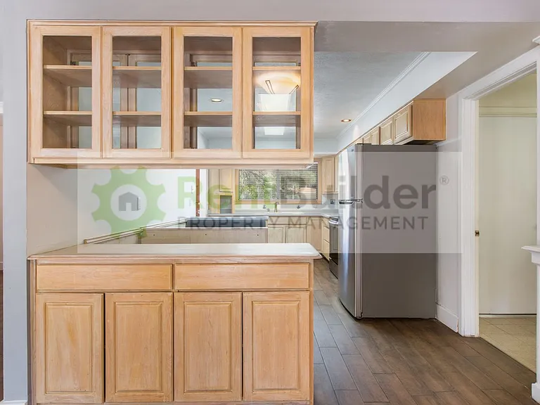 8304 Dellwood Rd NE — Photo 9