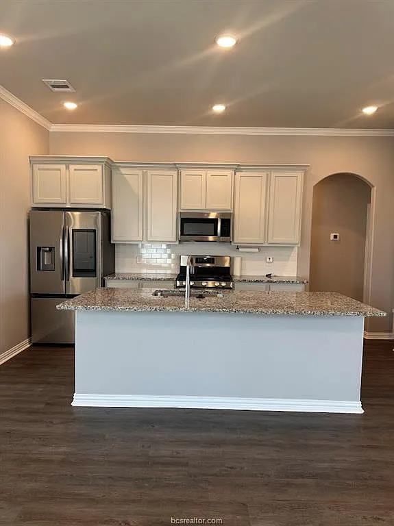 3 bed, 2.0 bath, 1633 sqft, $2,250 — Photo 2