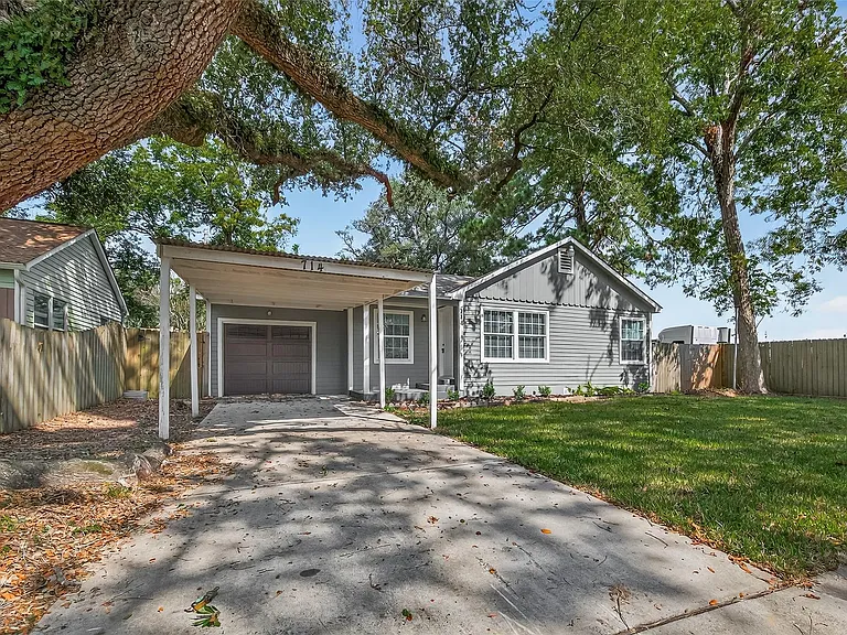 714 E Humble St — Photo 2