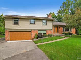 6250 Green Bay Ln, West Bloomfield, MI 48324