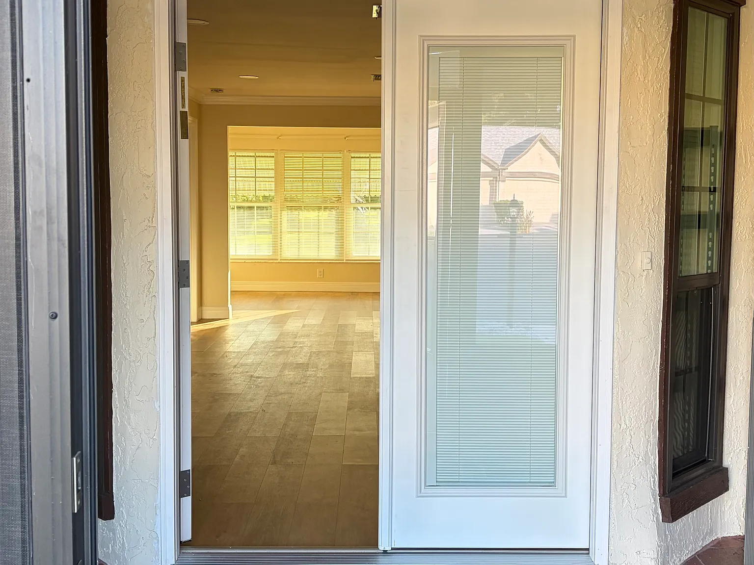 2 bed, 1220 sqft, $2,300 — Photo 3