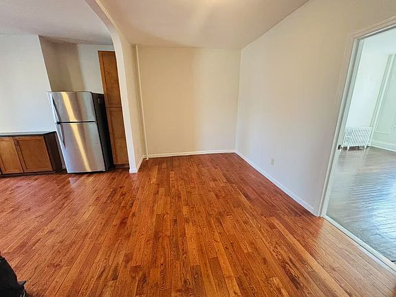 2nd image of 47-31 Vernon Blvd #2