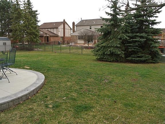 5th image of 44087 Pentwater Dr