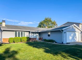 1112 S Oakwood Dr, Mount Prospect, IL 60056