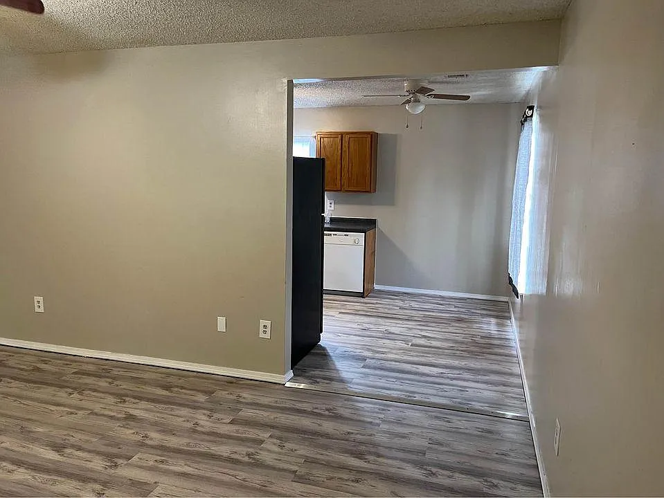 4 bed, 1660 sqft, $1,900 — Photo 3