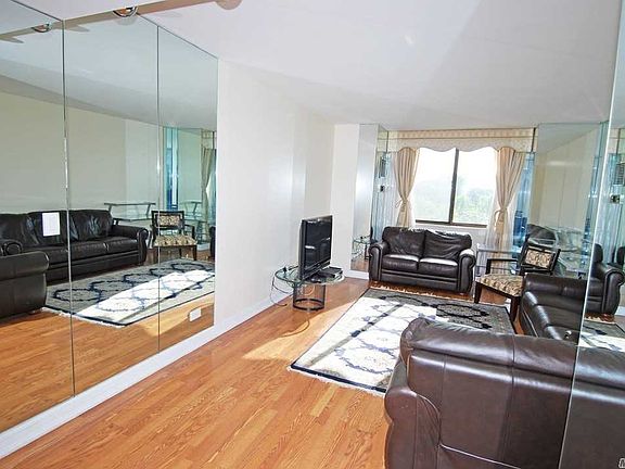 4th image of 26910 Grand Central Pkwy APT 4J