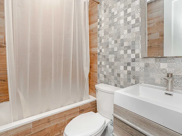 484 Harman St #2L — Photo 8