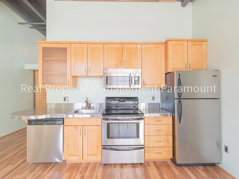 312 W 5th St #213 — Photo 4