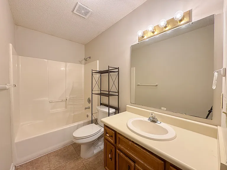 511 Park Ave #B — Photo 11