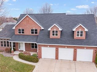 1925 Horseshoe Ln, De Pere, WI 54115