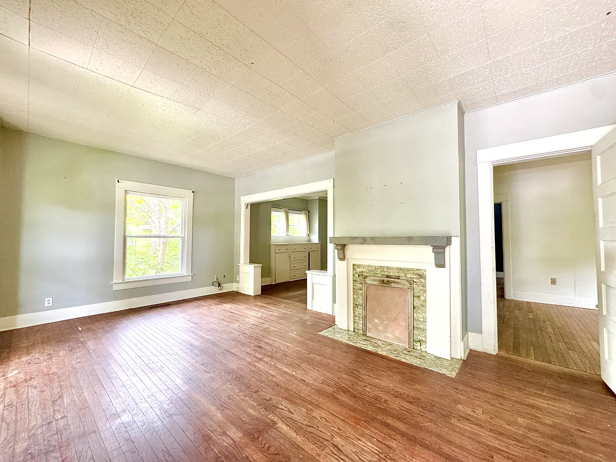 Building Photo - 816 W Pleasant St