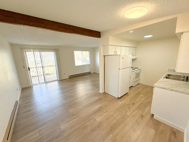 1814 Sargent Ave — Photo 2