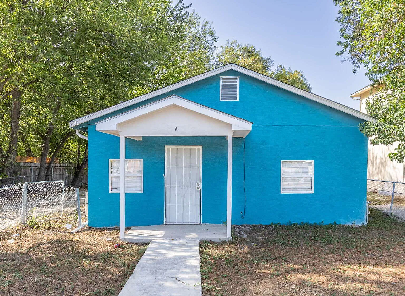 2 bed, 1.0 bath, 936 sqft, $1,000 — Photo 1