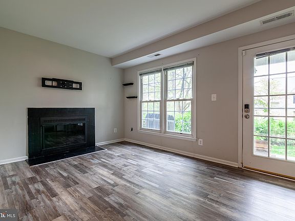 5th image of 2915 S Woodstock St #5