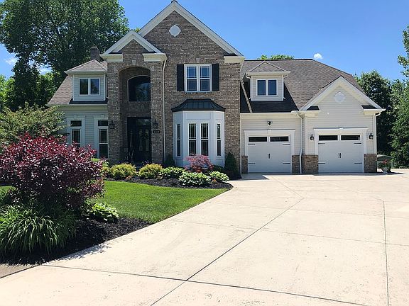 3rd image of 1110 Meadow Woods Dr