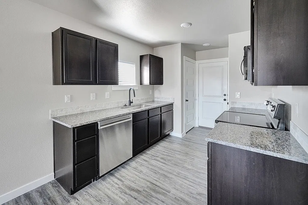 3 bed, 1254 sqft, $2,325 — Photo 2