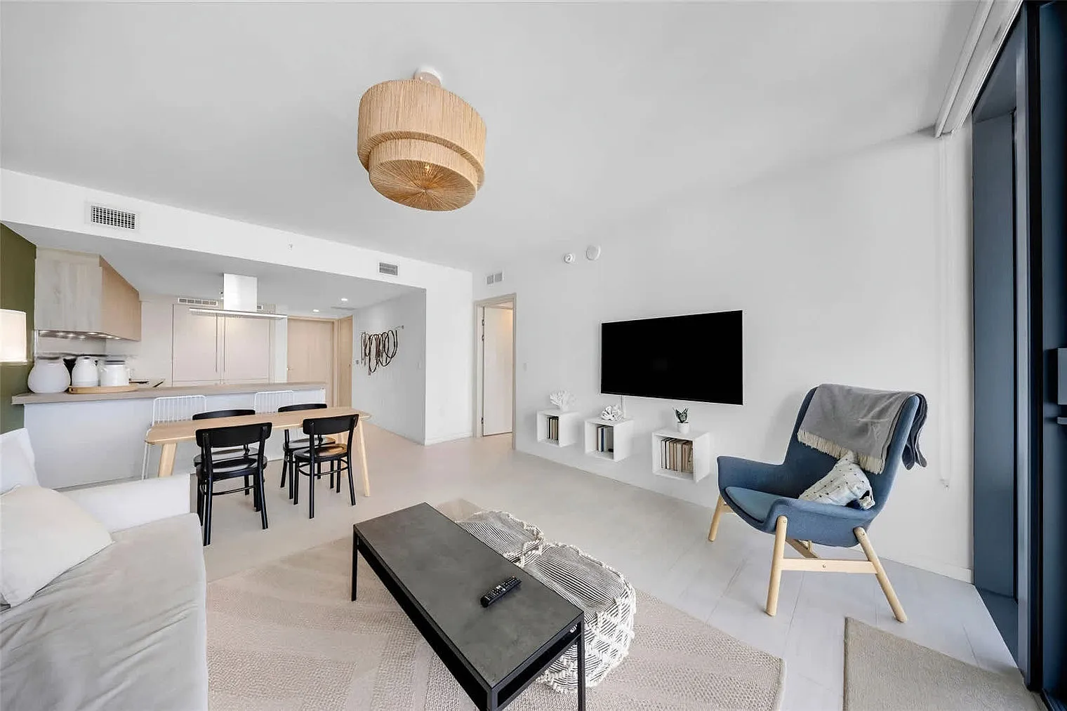 1 bed, 1.0 bath, 656 sqft, $4,363 — Photo 4