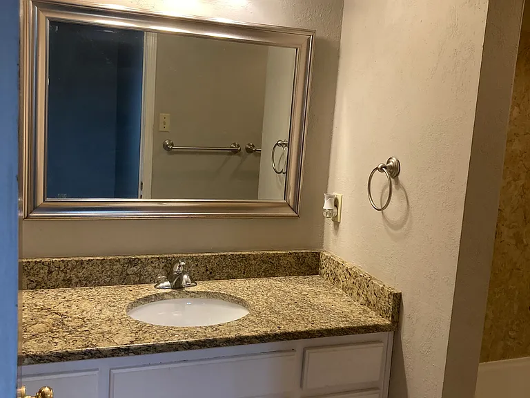 4601 Randolph Rd — Photo 28