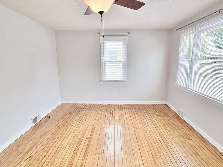 125 Grant Dr — Photo 5