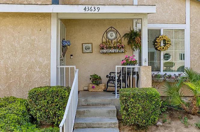 3 bed, 1728 sqft, $3,150 — Photo 3