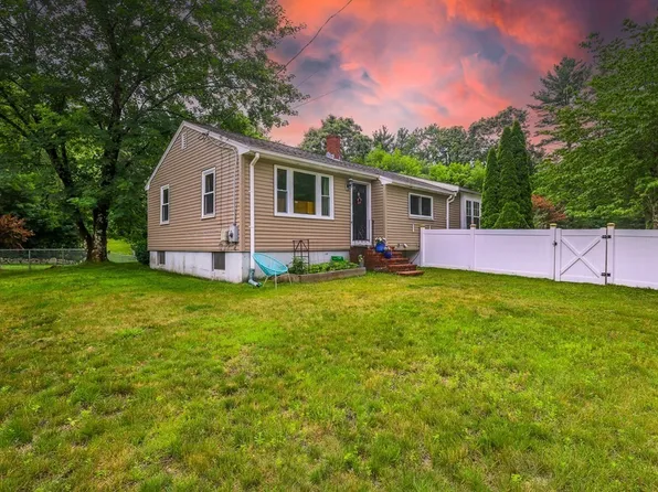 2 Spruce St, Foxboro, MA 02035