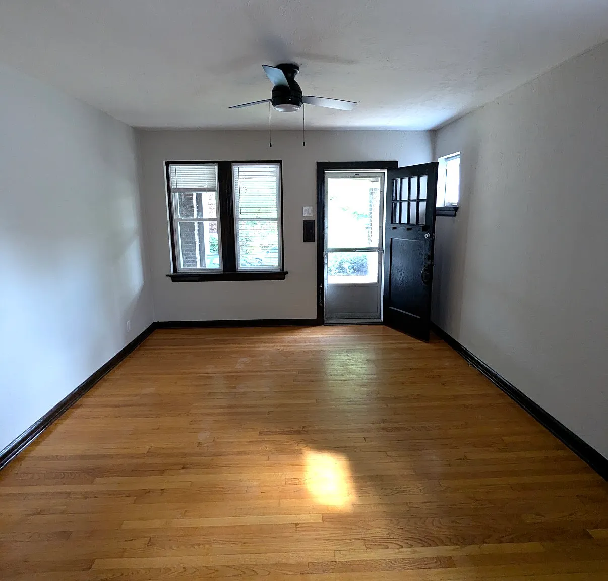 1 bed, 1050 sqft, $1,050 — Photo 2
