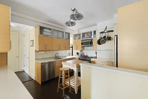 Sold by Real Direct | media 8